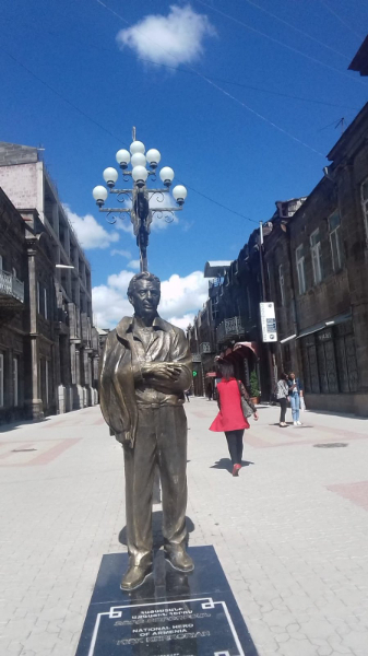 KERK KRIKORIAN STATUE