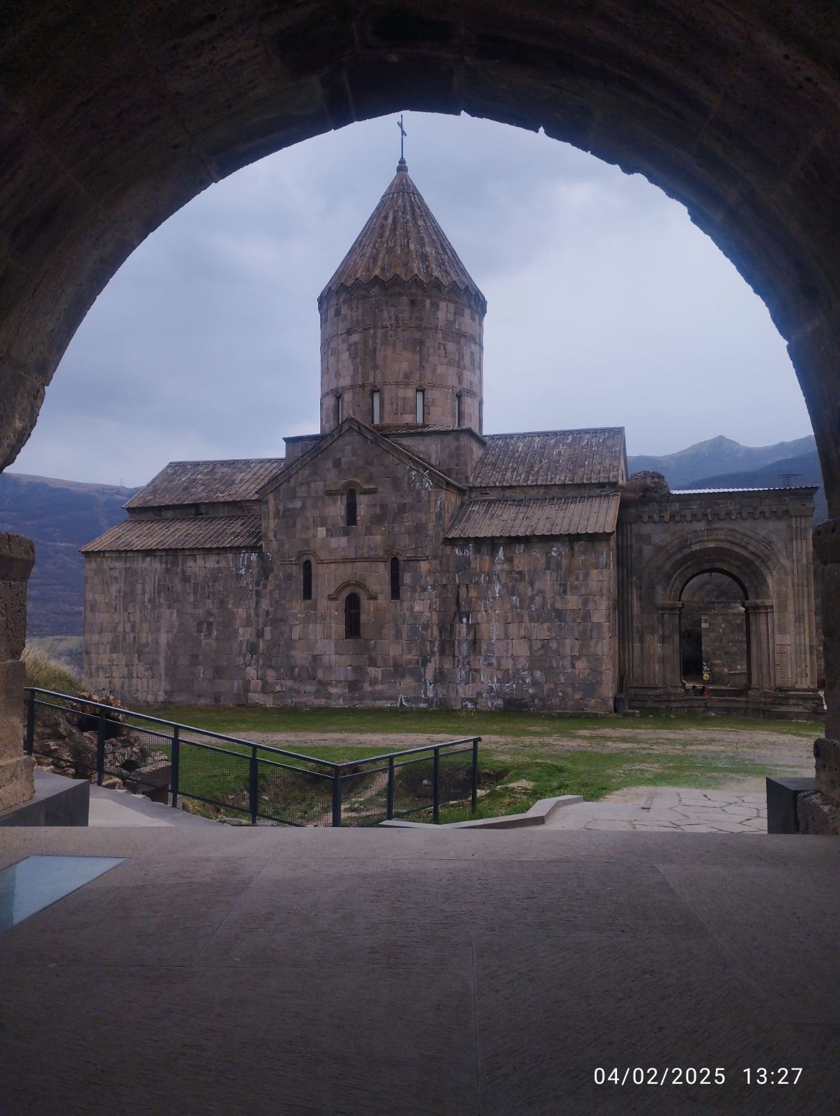 TATEV MONSTRY