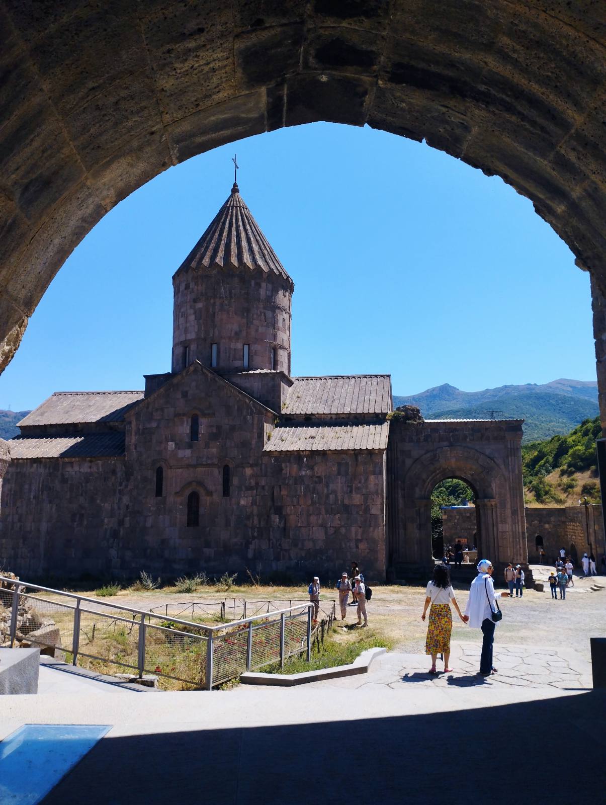 TATEV MONSTRY
